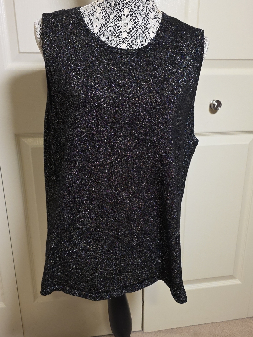 Luxe by Carmen Marc Valvo Metallic Black Glitter Sleeveless Tank
